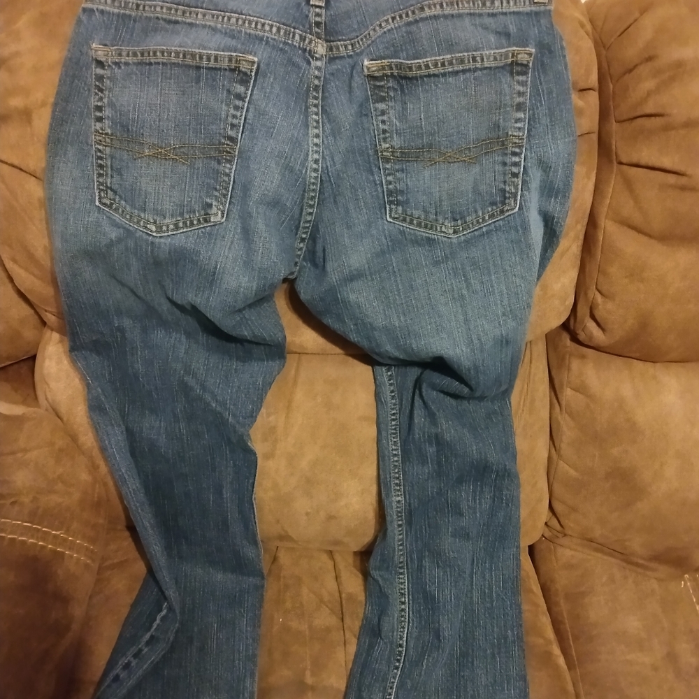 Pair of 34/32 signature Starauss Levi's